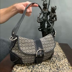 COACH SIGNATURE HOBO BAG